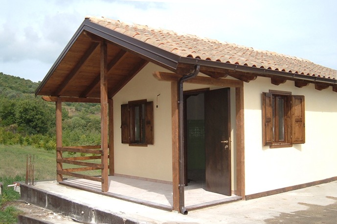 Case prefabbricate in legno e metallo progettazione e for Costruire casa prefabbricata su terreno agricolo